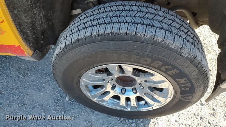 image for item LP9196 2015 Chevrolet Silverado 3500HD  utility bed pickup truck