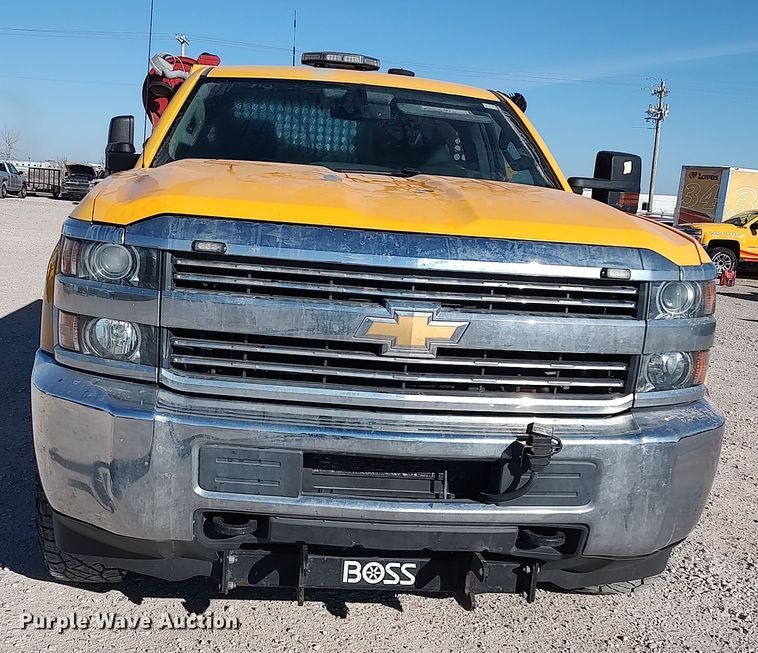 image for item LP9199 2018 Chevrolet Silverado 3500HD  utility bed pickup truck