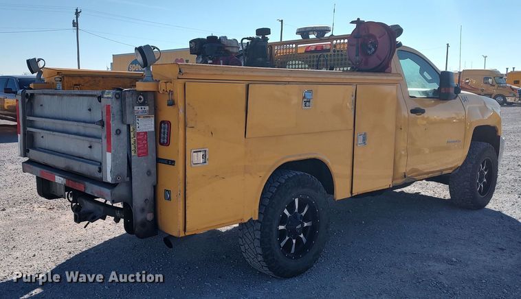 image for item LP9199 2018 Chevrolet Silverado 3500HD  utility bed pickup truck