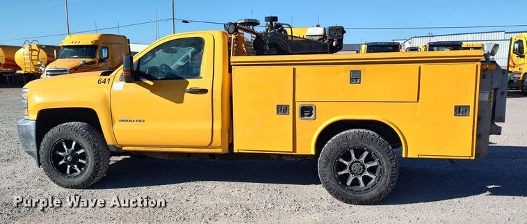 image for item LP9199 2018 Chevrolet Silverado 3500HD  utility bed pickup truck