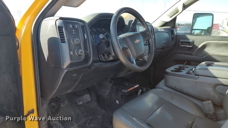 image for item LP9199 2018 Chevrolet Silverado 3500HD  utility bed pickup truck