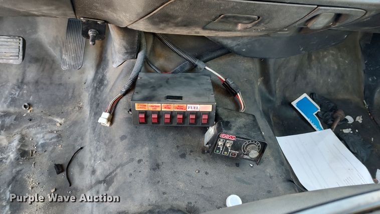 image for item LP9199 2018 Chevrolet Silverado 3500HD  utility bed pickup truck