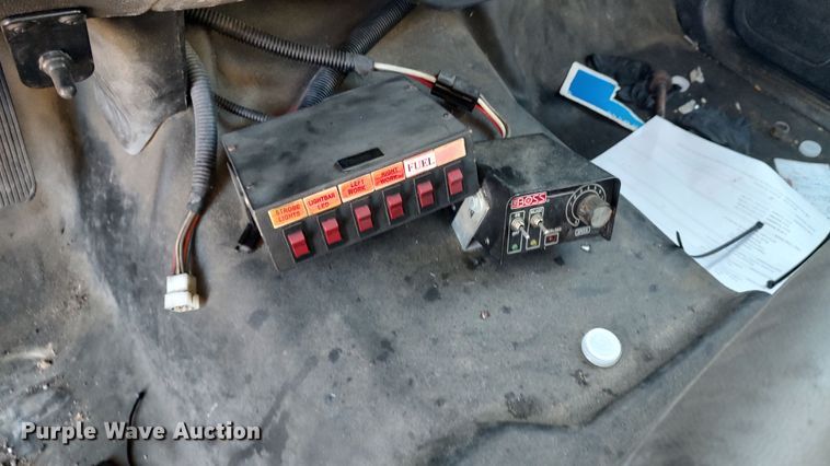 image for item LP9199 2018 Chevrolet Silverado 3500HD  utility bed pickup truck