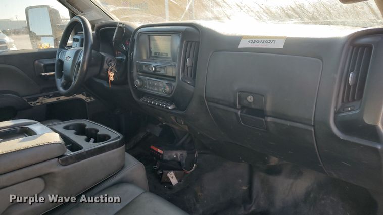 image for item LP9199 2018 Chevrolet Silverado 3500HD  utility bed pickup truck