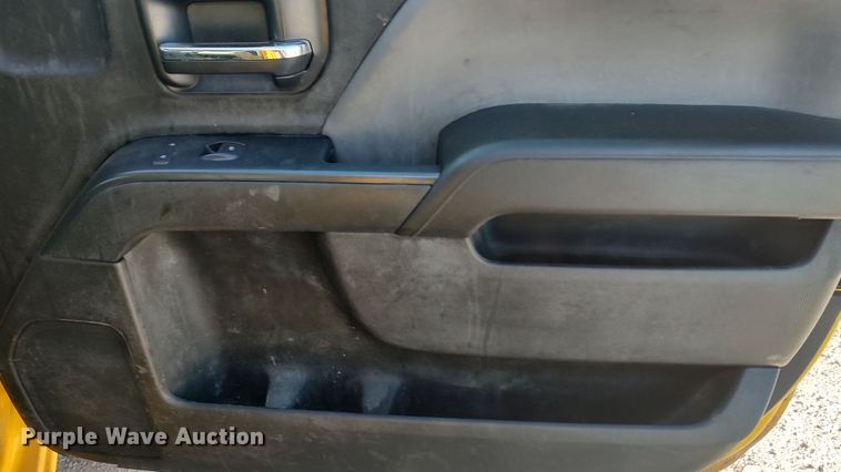 image for item LP9199 2018 Chevrolet Silverado 3500HD  utility bed pickup truck