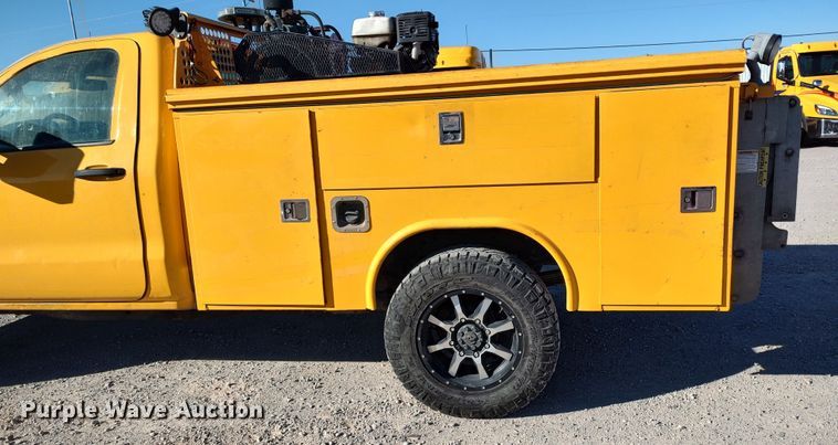 image for item LP9199 2018 Chevrolet Silverado 3500HD  utility bed pickup truck