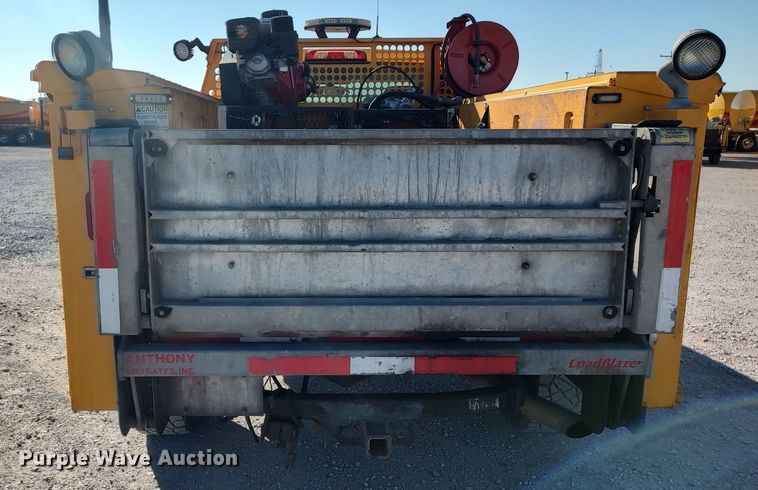 image for item LP9199 2018 Chevrolet Silverado 3500HD  utility bed pickup truck