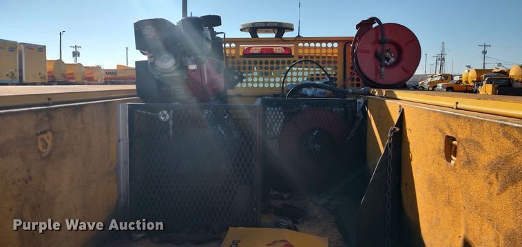 image for item LP9199 2018 Chevrolet Silverado 3500HD  utility bed pickup truck