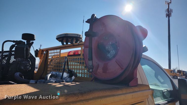 image for item LP9199 2018 Chevrolet Silverado 3500HD  utility bed pickup truck