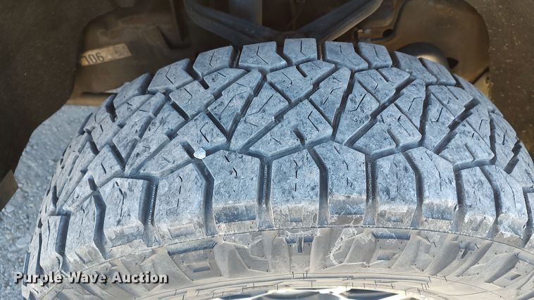 image for item LP9199 2018 Chevrolet Silverado 3500HD  utility bed pickup truck