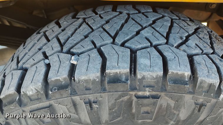 image for item LP9199 2018 Chevrolet Silverado 3500HD  utility bed pickup truck