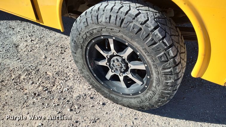 image for item LP9199 2018 Chevrolet Silverado 3500HD  utility bed pickup truck