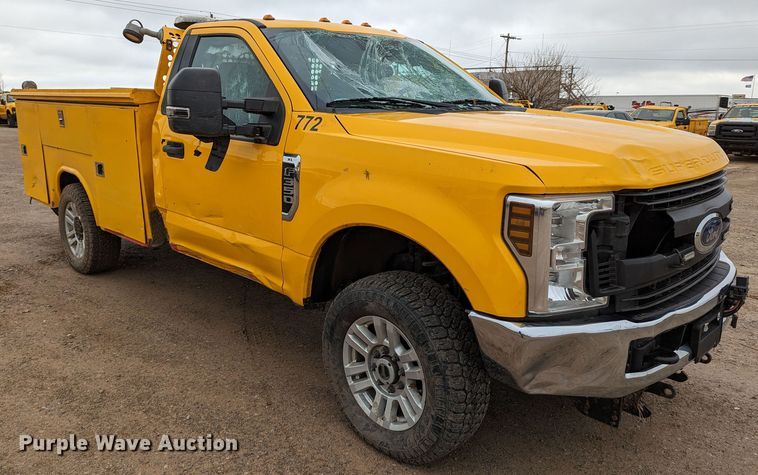 image for item LP9256 2019 Ford F350 Super Duty XL  utility bed pickup truck