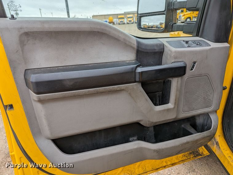 image for item LP9256 2019 Ford F350 Super Duty XL  utility bed pickup truck