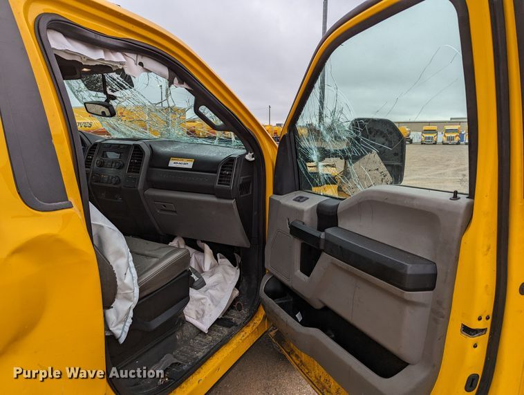 image for item LP9256 2019 Ford F350 Super Duty XL  utility bed pickup truck