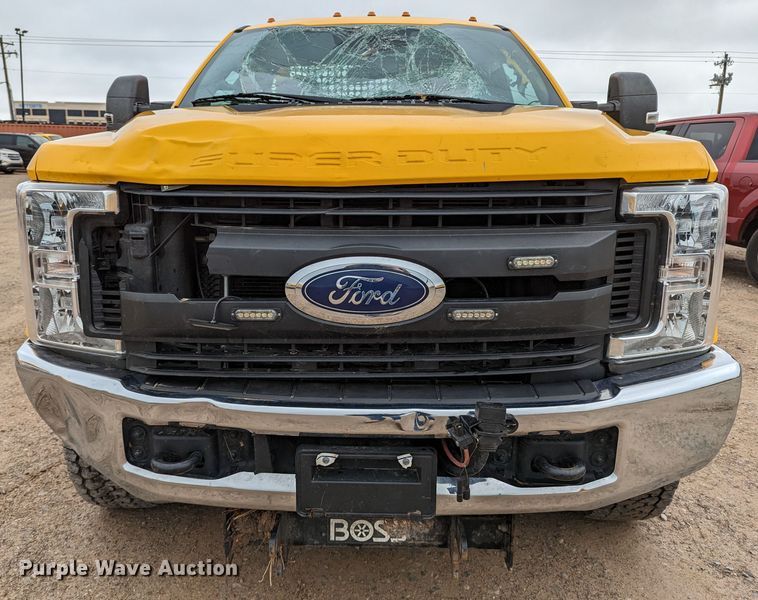 image for item LP9256 2019 Ford F350 Super Duty XL  utility bed pickup truck