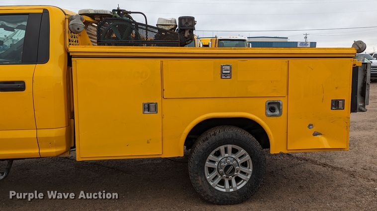 image for item LP9256 2019 Ford F350 Super Duty XL  utility bed pickup truck