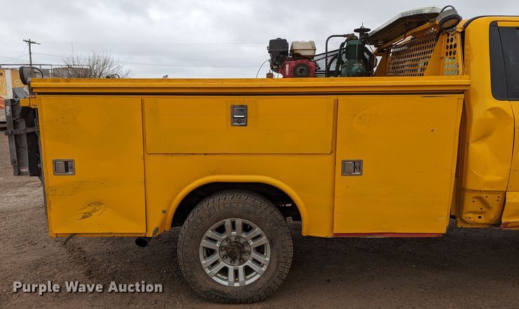 image for item LP9256 2019 Ford F350 Super Duty XL  utility bed pickup truck