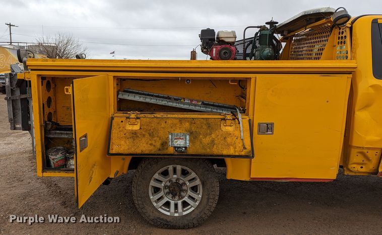 image for item LP9256 2019 Ford F350 Super Duty XL  utility bed pickup truck