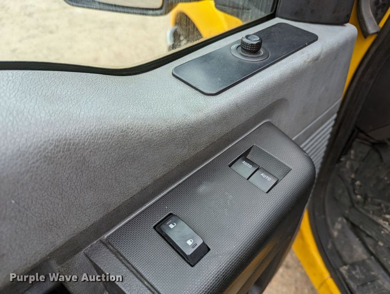 image for item LP9260 2016 Ford F350 Super Duty XL  utility bed pickup truck