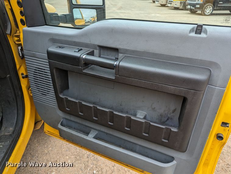 image for item LP9260 2016 Ford F350 Super Duty XL  utility bed pickup truck