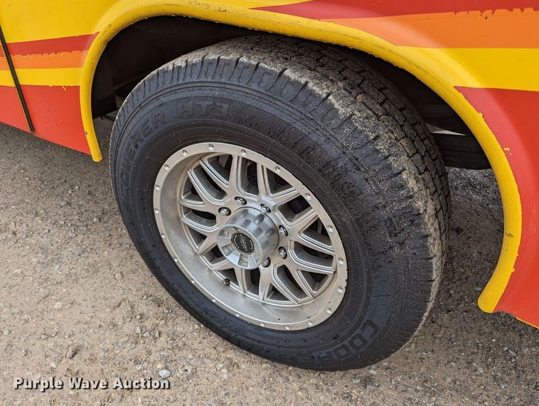 image for item LP9260 2016 Ford F350 Super Duty XL  utility bed pickup truck