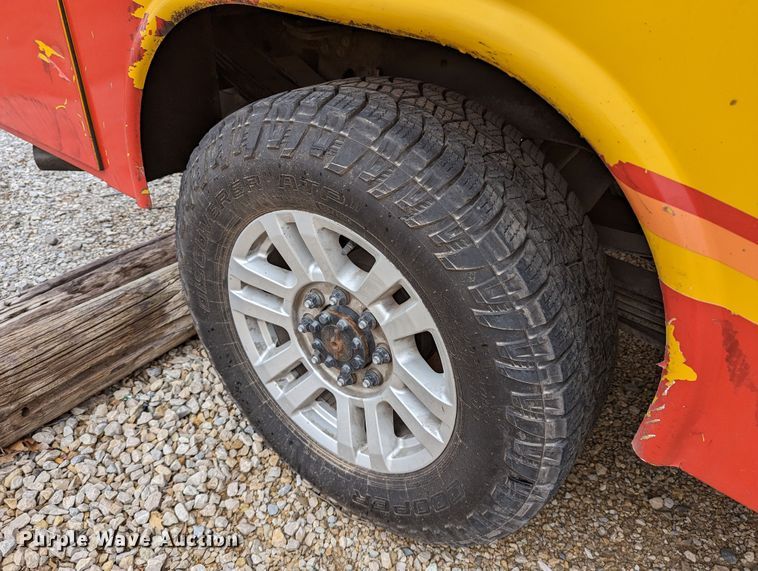 image for item LP9261 2019 Ford F350 Super Duty XL  utility bed pickup truck