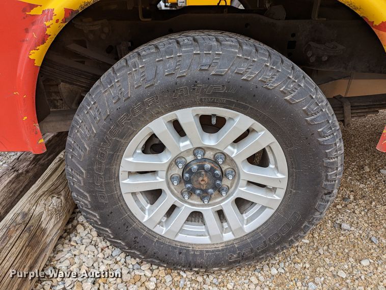 image for item LP9261 2019 Ford F350 Super Duty XL  utility bed pickup truck