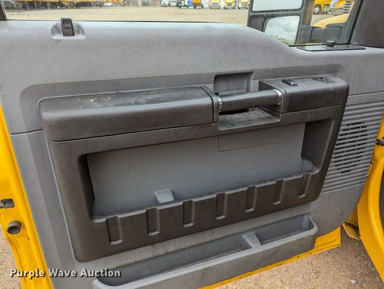 image for item LP9262 2016 Ford F350 Super Duty XL  utility bed pickup truck