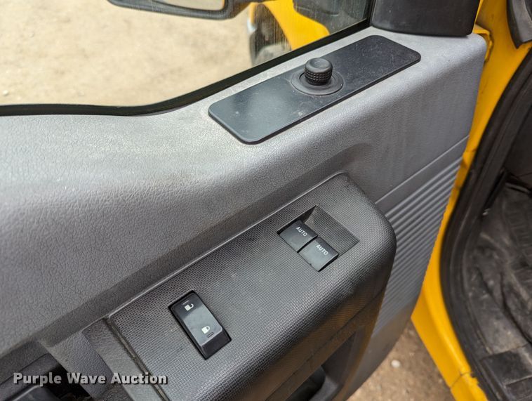 image for item LP9262 2016 Ford F350 Super Duty XL  utility bed pickup truck