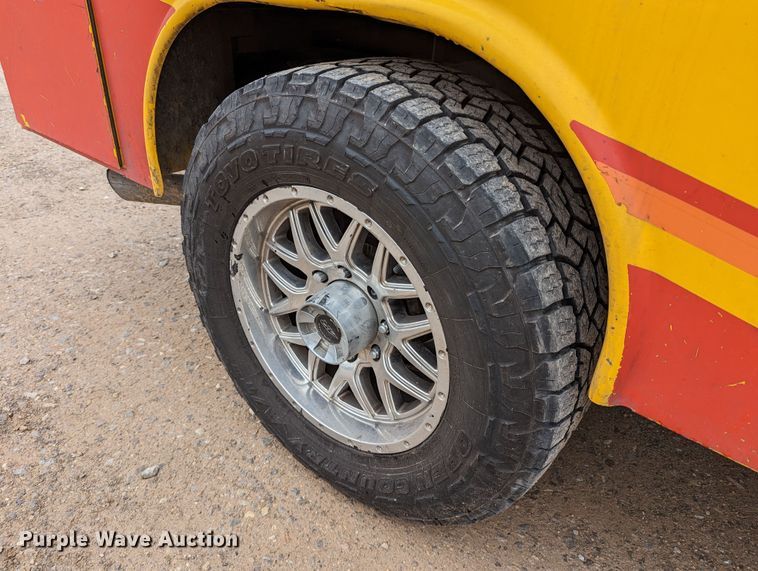 image for item LP9262 2016 Ford F350 Super Duty XL  utility bed pickup truck