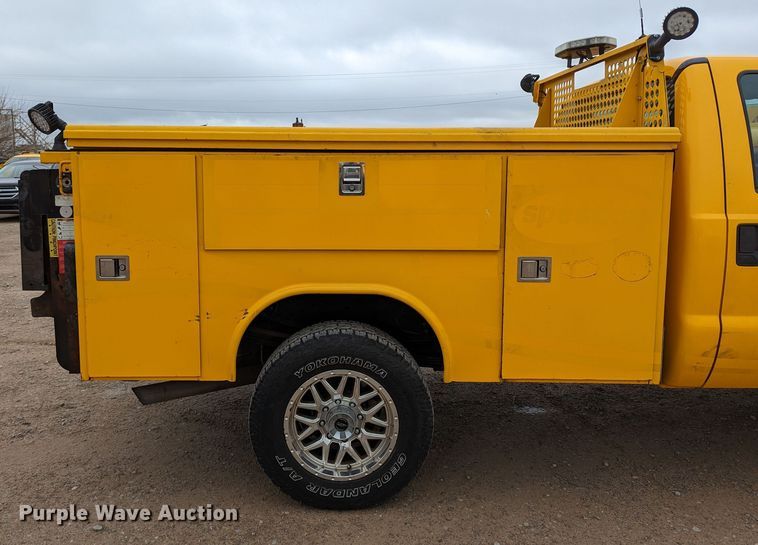 image for item LP9263 2016 Ford F350 Super Duty XL  utility bed pickup truck