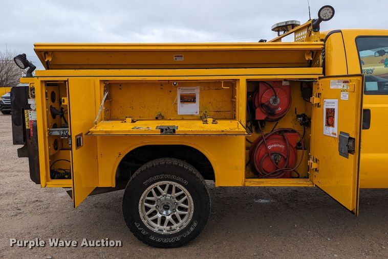 image for item LP9263 2016 Ford F350 Super Duty XL  utility bed pickup truck