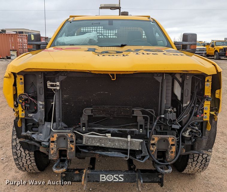 image for item LP9264 2017 Chevrolet Silverado 3500HD  utility bed pickup truck