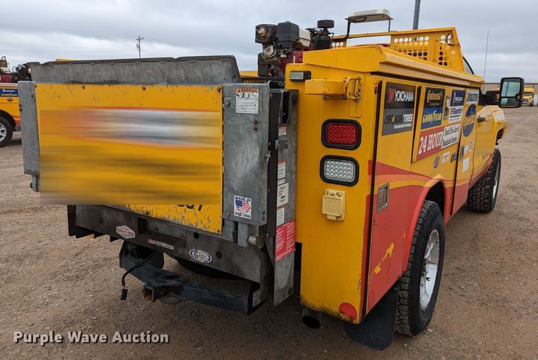 image for item LP9264 2017 Chevrolet Silverado 3500HD  utility bed pickup truck