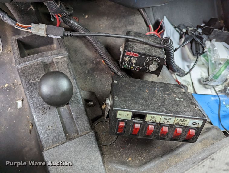 image for item LP9264 2017 Chevrolet Silverado 3500HD  utility bed pickup truck