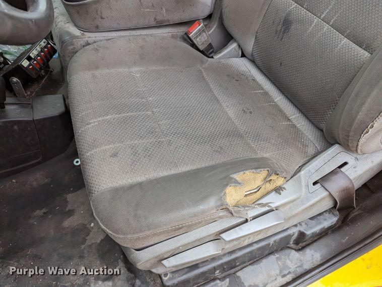 image for item LP9264 2017 Chevrolet Silverado 3500HD  utility bed pickup truck