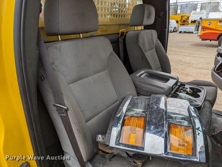 image for item LP9264 2017 Chevrolet Silverado 3500HD  utility bed pickup truck