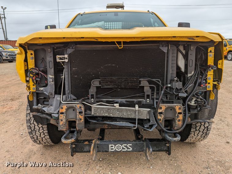 image for item LP9264 2017 Chevrolet Silverado 3500HD  utility bed pickup truck