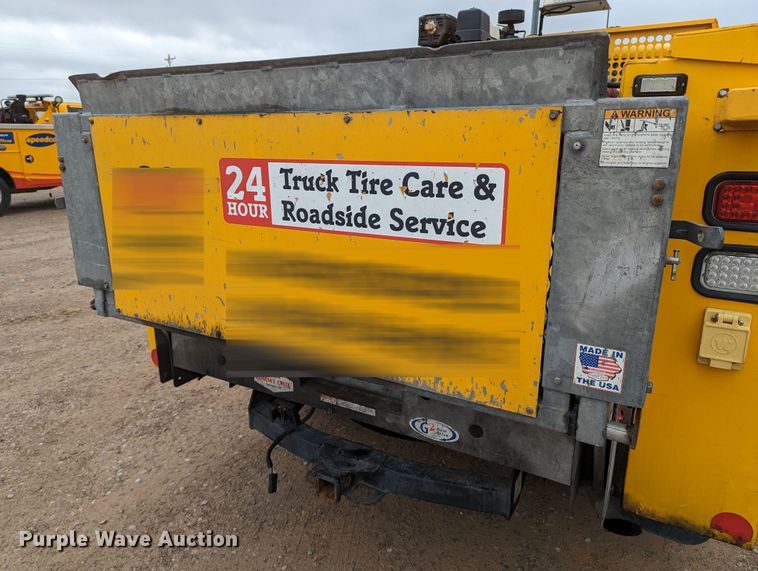 image for item LP9264 2017 Chevrolet Silverado 3500HD  utility bed pickup truck