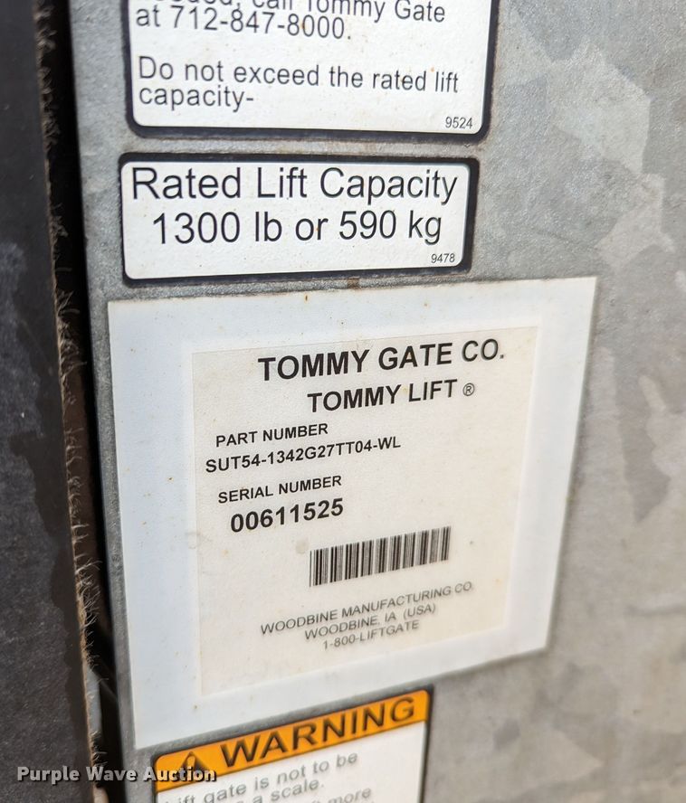 image for item LP9264 2017 Chevrolet Silverado 3500HD  utility bed pickup truck