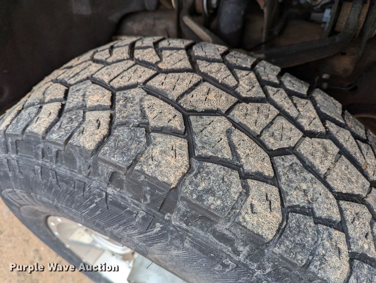 image for item LP9264 2017 Chevrolet Silverado 3500HD  utility bed pickup truck