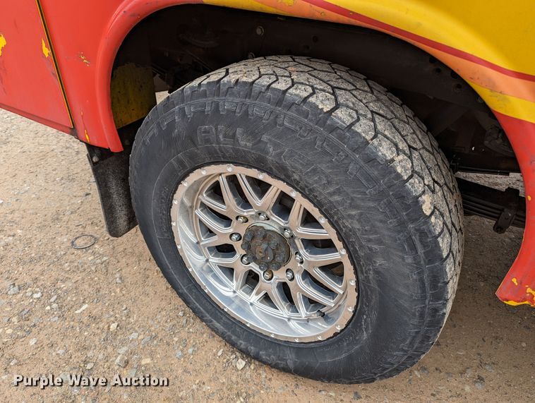 image for item LP9264 2017 Chevrolet Silverado 3500HD  utility bed pickup truck