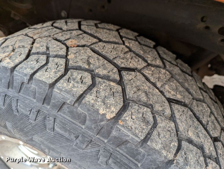 image for item LP9264 2017 Chevrolet Silverado 3500HD  utility bed pickup truck