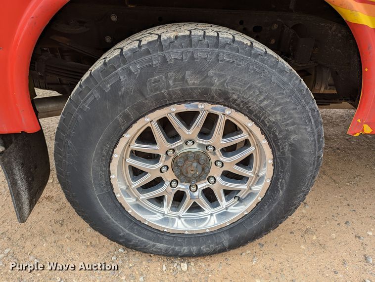 image for item LP9264 2017 Chevrolet Silverado 3500HD  utility bed pickup truck