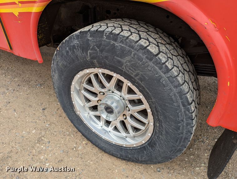 image for item LP9264 2017 Chevrolet Silverado 3500HD  utility bed pickup truck