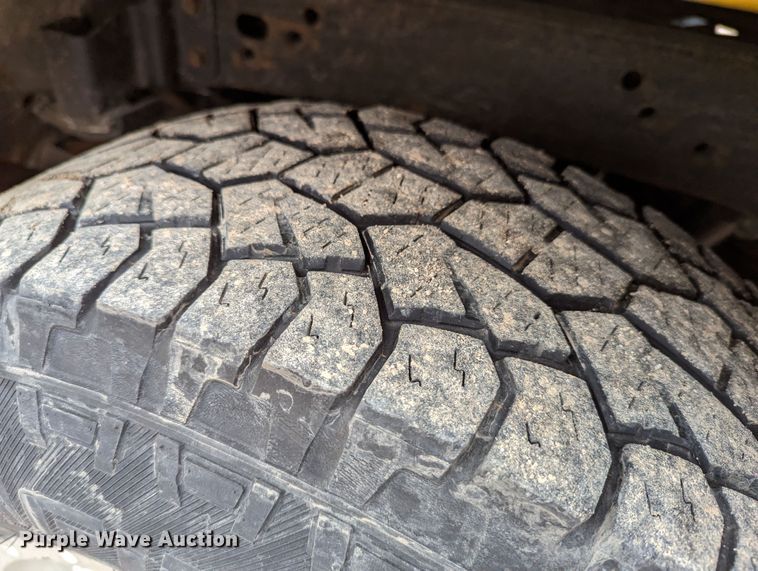 image for item LP9264 2017 Chevrolet Silverado 3500HD  utility bed pickup truck