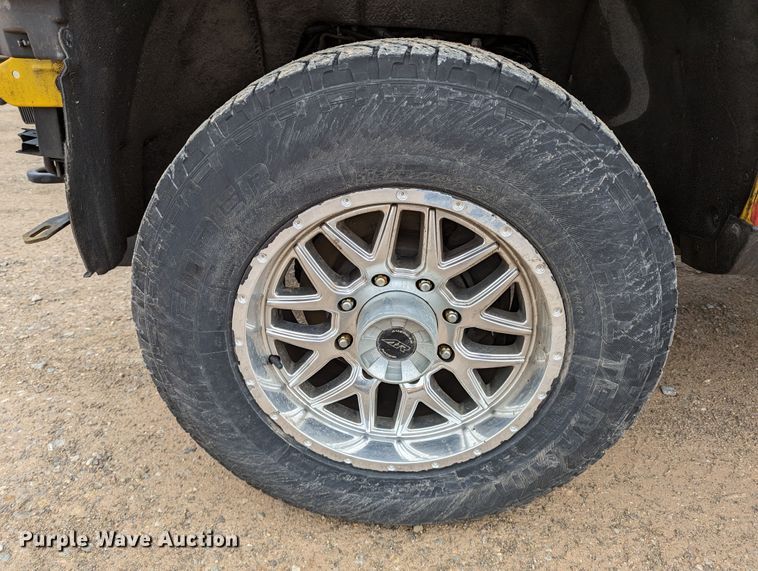 image for item LP9264 2017 Chevrolet Silverado 3500HD  utility bed pickup truck