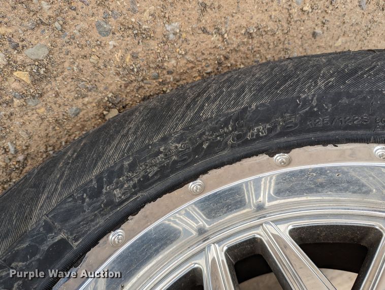 image for item LP9264 2017 Chevrolet Silverado 3500HD  utility bed pickup truck