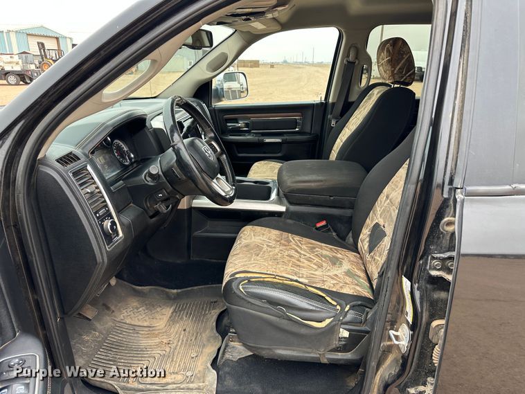 image for item LT9133 2018 Dodge Ram 3500  Crew Cab flatbed pickup truck